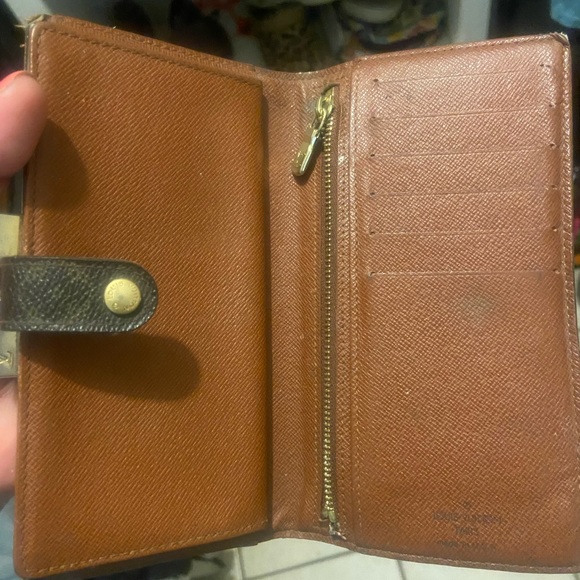 Vintage Louis Vuitton wallet. - Picture 4 of 4